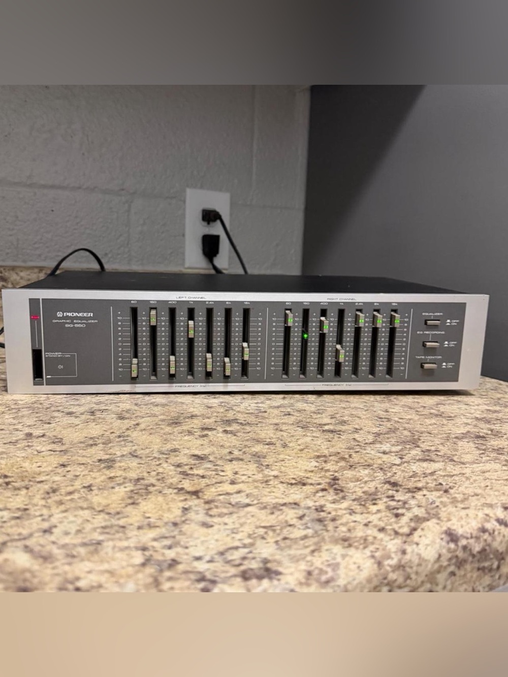 Pioneer SG-550 Graphic Equalizer Vintage Left Right Channel Lighted Tested